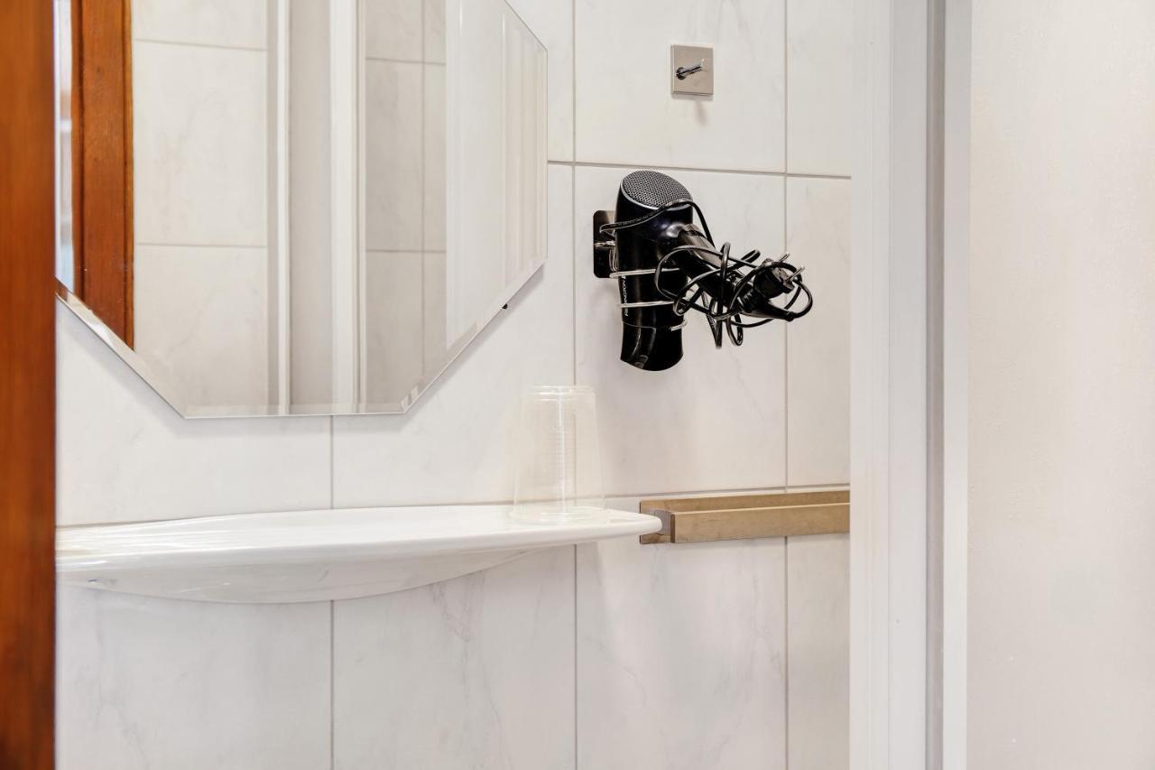 Flying Hirsch Aparthotel Stall Екстериор снимка